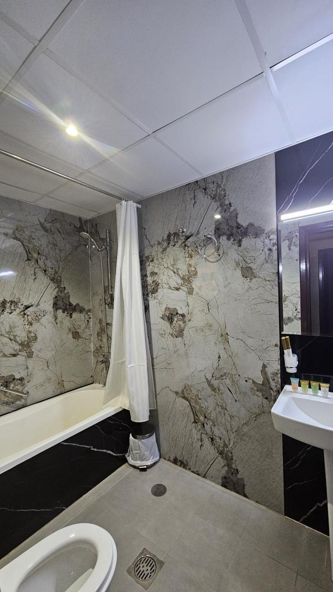 Sea Shore Hotel Apartment Khorfakkan Корфаккан Экстерьер фото